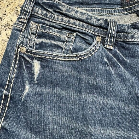 Silver Women's Suki Capri Jeans Size 18/L 22 1/2 Dark Wash Mid Rise Distressed - Picture 5 of 15